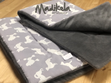 Preview: Kuscheldecke - Hunde grau 100 x 130 cm Preview: Kuscheldecke - Hunde grau 100 x 130 cm
